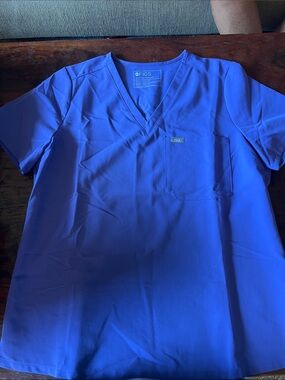 Women’s One pocket top Size Large